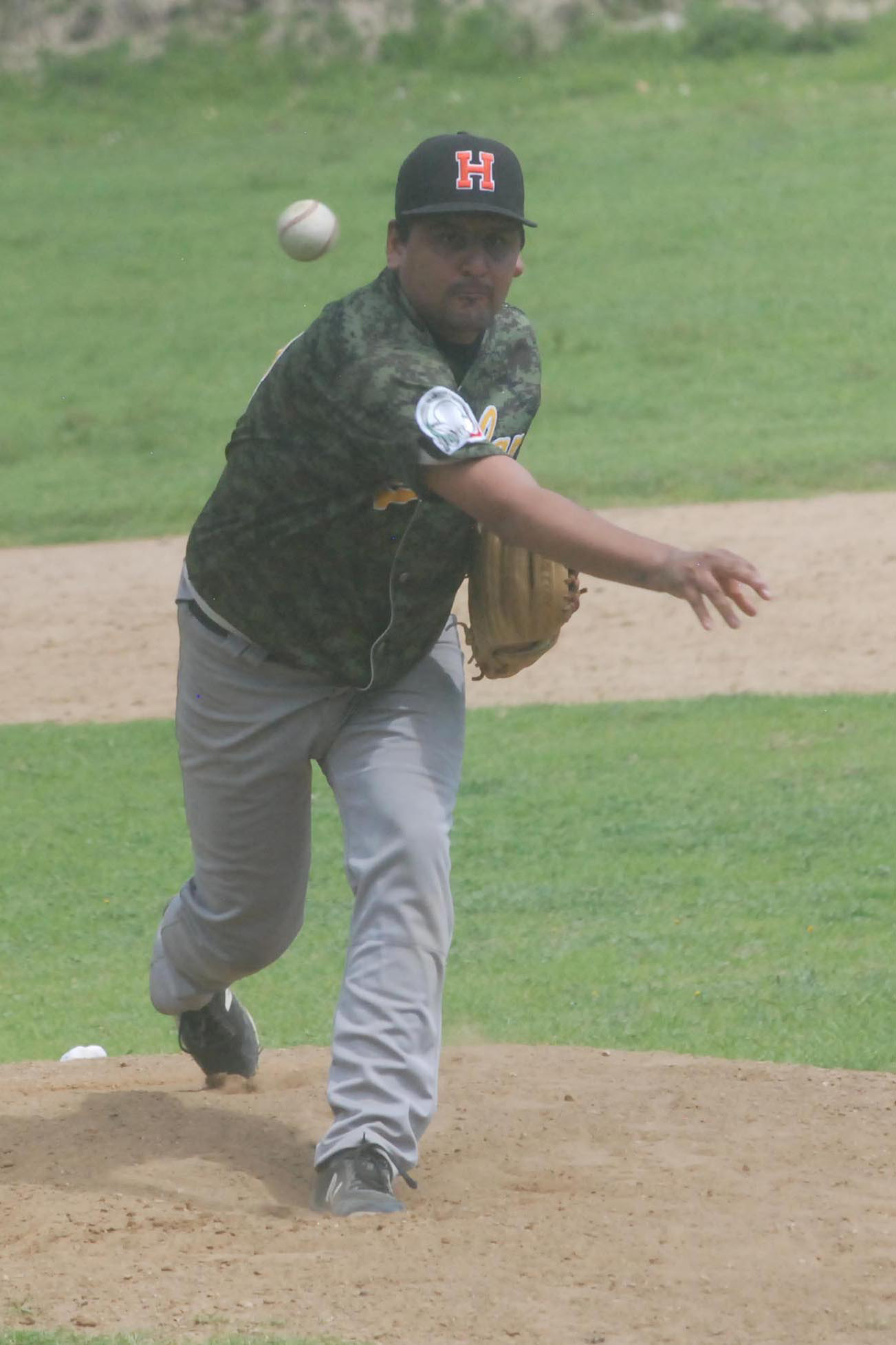 Carlos Bautista lanzó brillante serpentina.