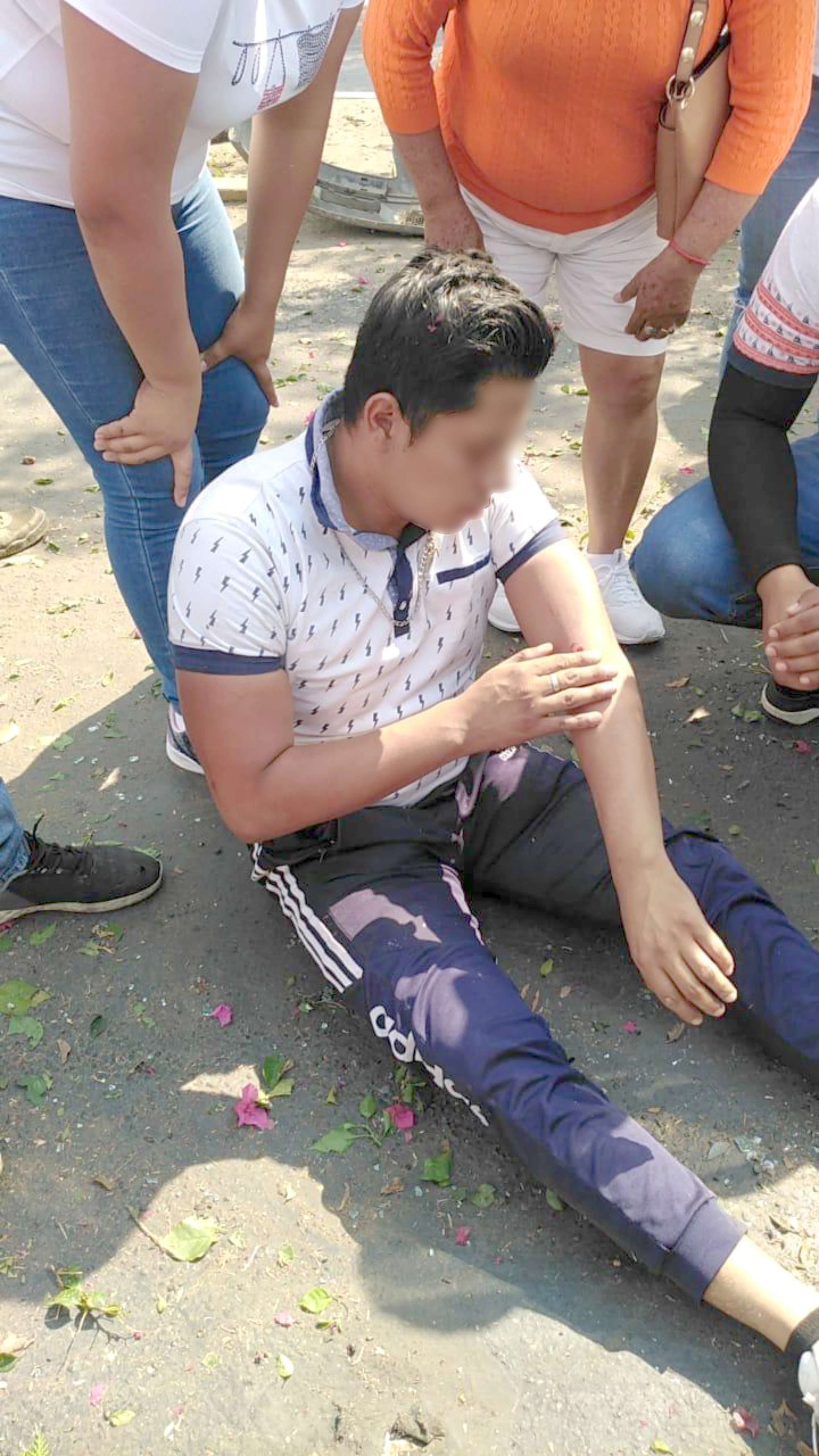 El lesionado fue auxiliado por los paramédicos.