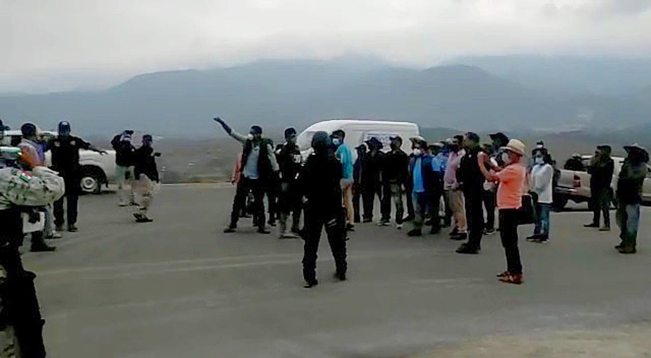 Tras la liberación de diez retenidos de ambas comunidades, los policías también quedaron liberadas.