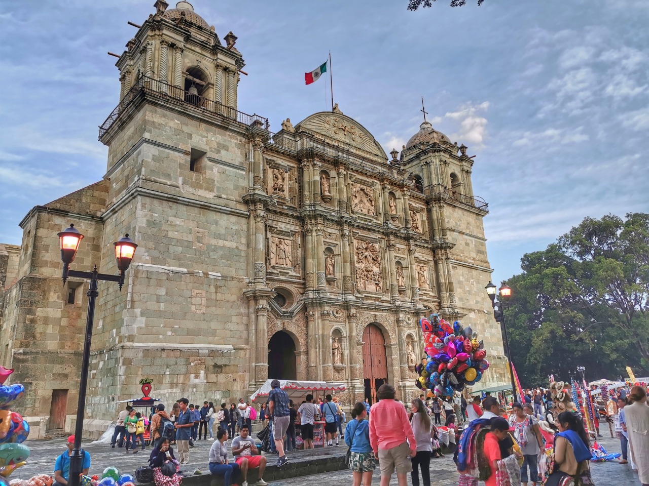 La primera etapa de la construcción de la Catedral de Nuestra Señora de la Asunción de la Ciudad de Oaxaca inició en 1535, como sede del obispado; fue concluida en 1574. Carina Pérez García.