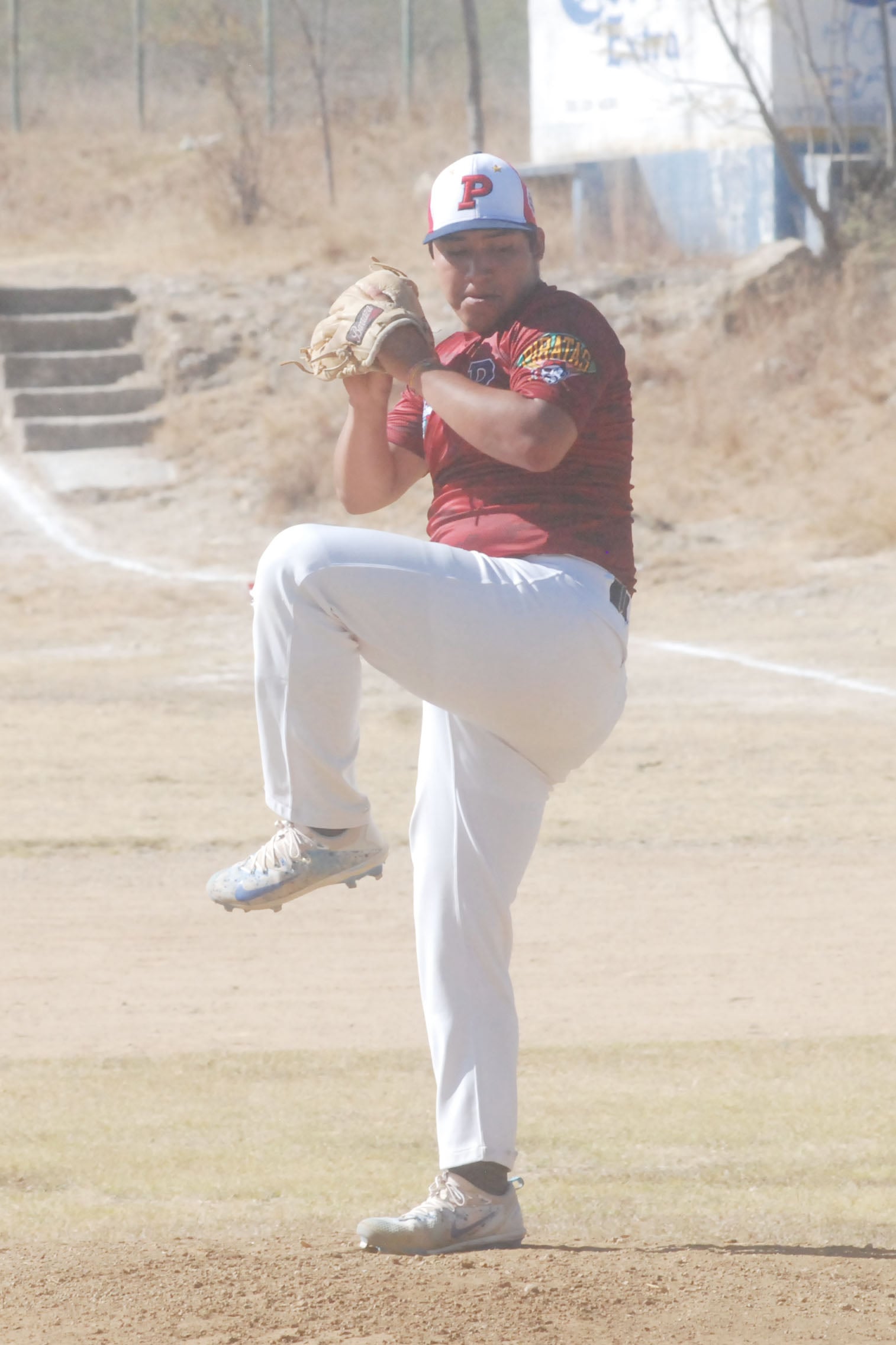 Julio Edwin García relevó a José Luis Montes, pero los Bravos perdieron la batalla.