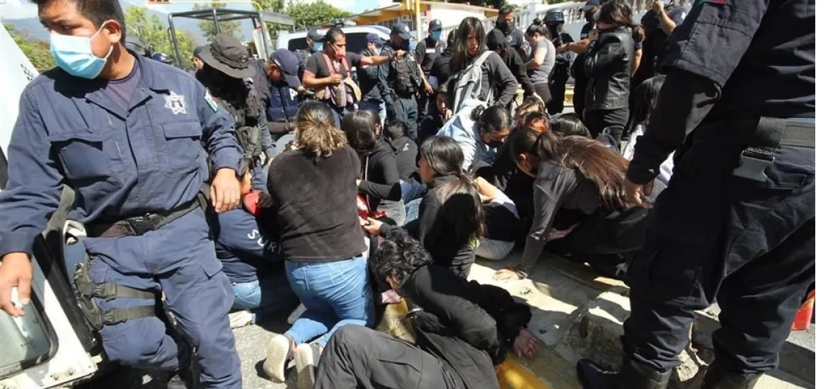 Tras protesta, liberan a normalista detenido por la policía de Oaxaca